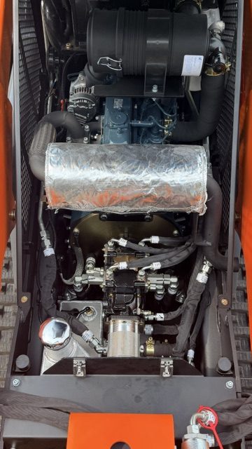Engine bay — hydraulics and components